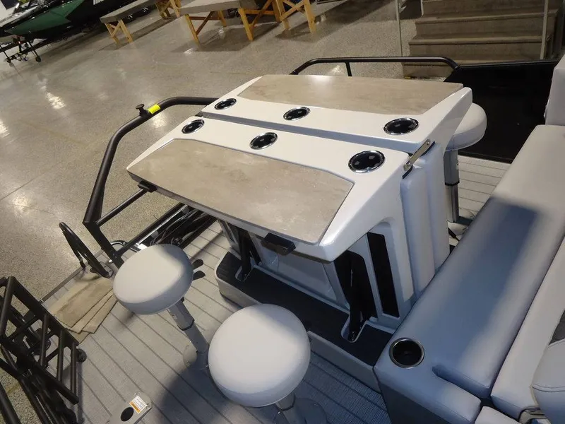 Slide: The Image of Starcraft Marine CX 23 DL DH BAR 2026 - 17