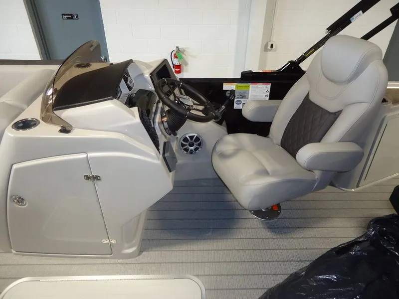 Slide: The Image of Starcraft Marine CX 23 DL DH BAR 2026 - 3