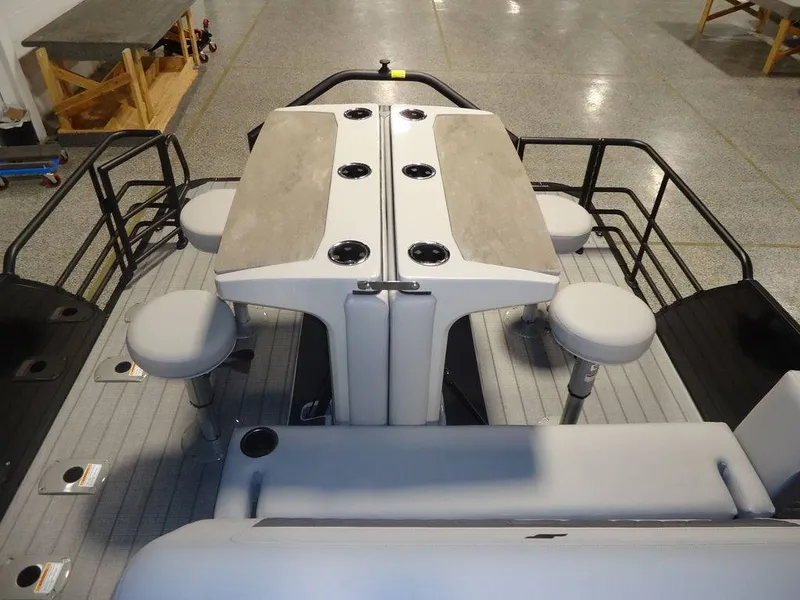 Slide: The Image of Starcraft Marine CX 23 DL DH BAR 2026 - 18