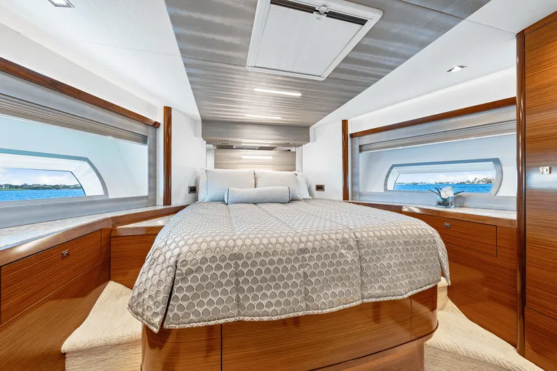 Slide: The Image of Ocean Alexander 70E 2018 - 100