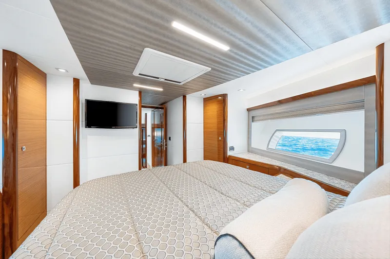 Slide: The Image of Ocean Alexander 70E 2018 - 101