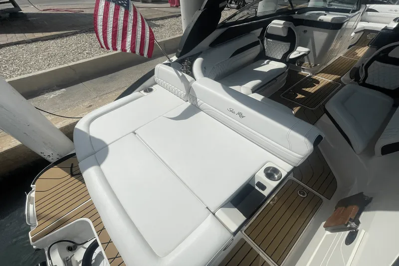 Slide: The Image of Sea Ray 260 SLX OUTBOARD 2023 - 16