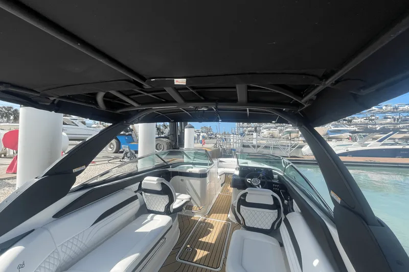 Slide: The Image of Sea Ray 260 SLX OUTBOARD 2023 - 17