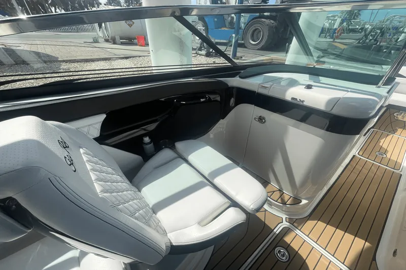 Slide: The Image of Sea Ray 260 SLX OUTBOARD 2023 - 18