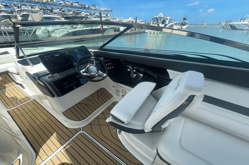 Slide: The Image of Sea Ray 260 SLX OUTBOARD 2023 - 19