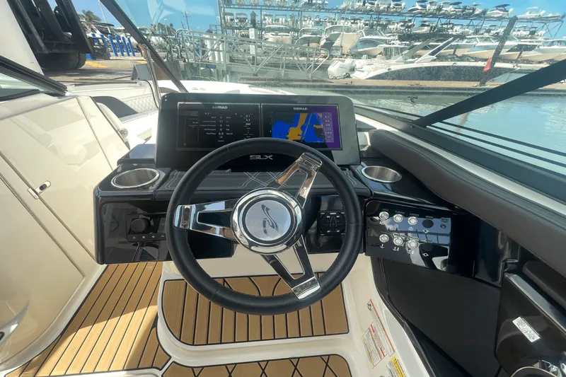 Slide: The Image of Sea Ray 260 SLX OUTBOARD 2023 - 21