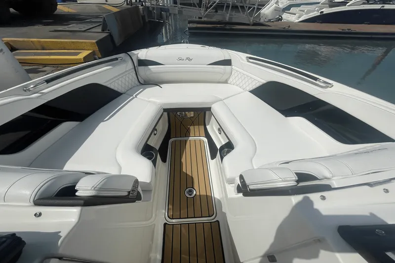 Slide: The Image of Sea Ray 260 SLX OUTBOARD 2023 - 24