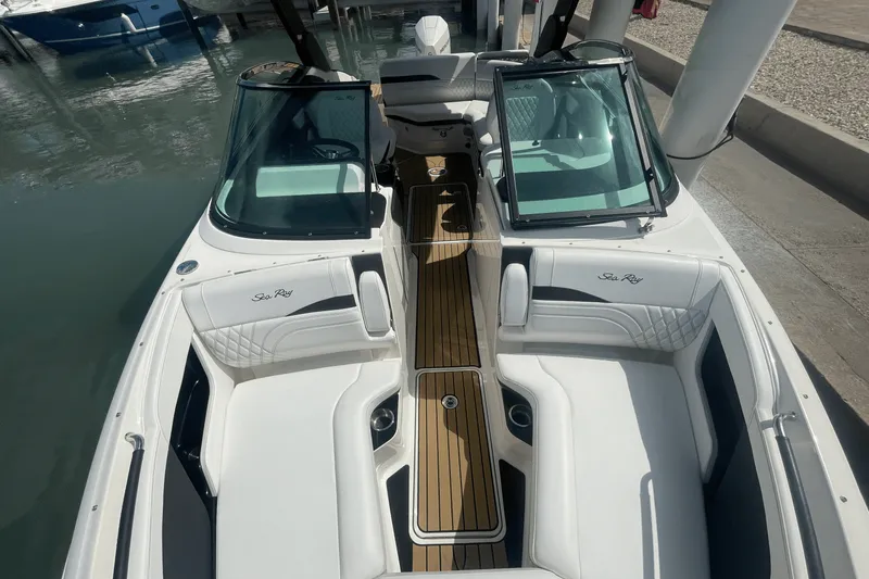 Slide: The Image of Sea Ray 260 SLX OUTBOARD 2023 - 26