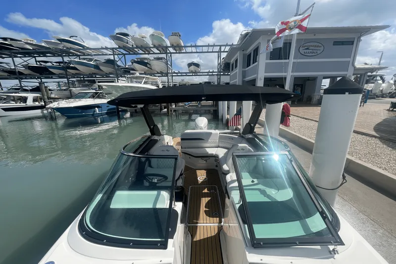 Slide: The Image of Sea Ray 260 SLX OUTBOARD 2023 - 27