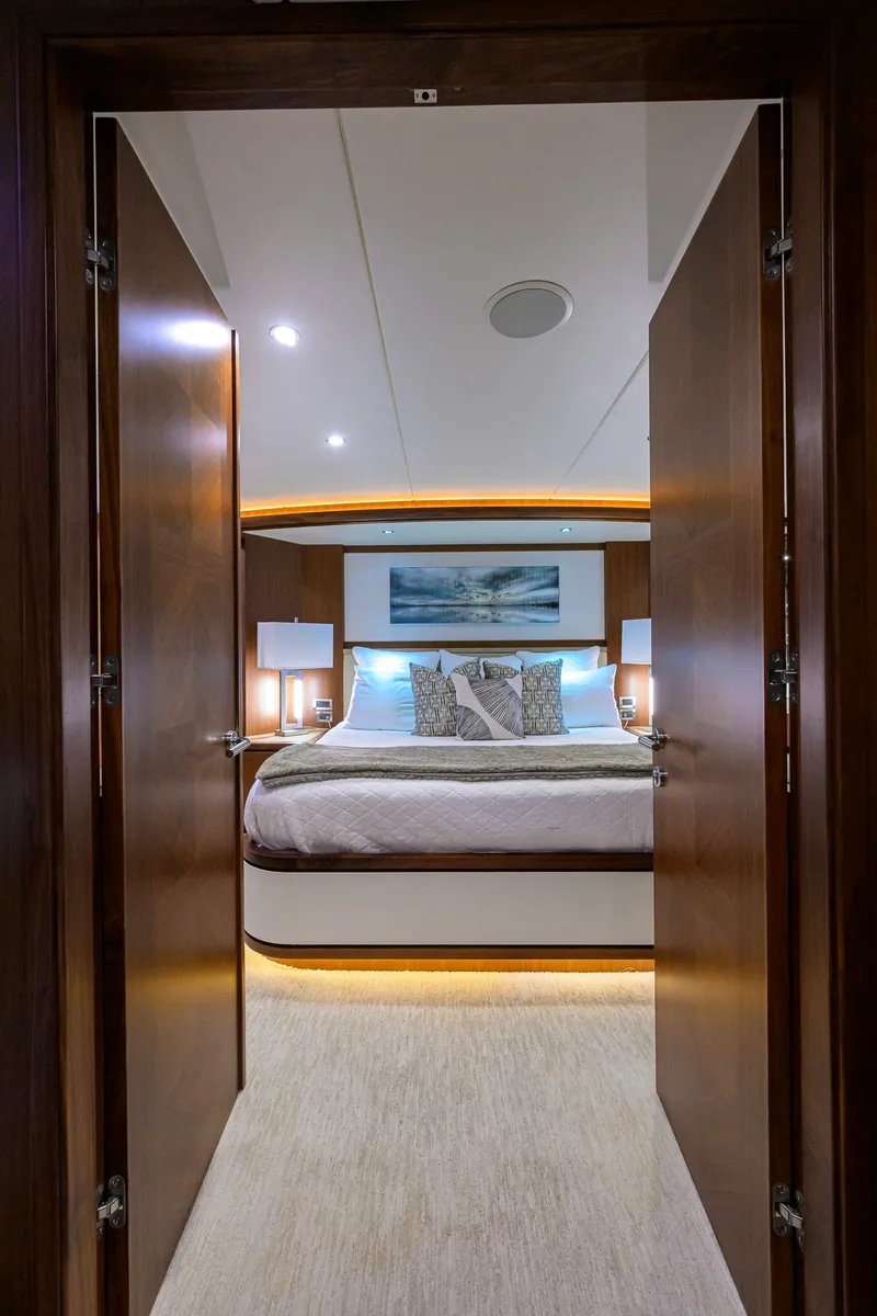 Slide: The Image of Ocean Alexander Ocean Alexander 100 2017 - 44