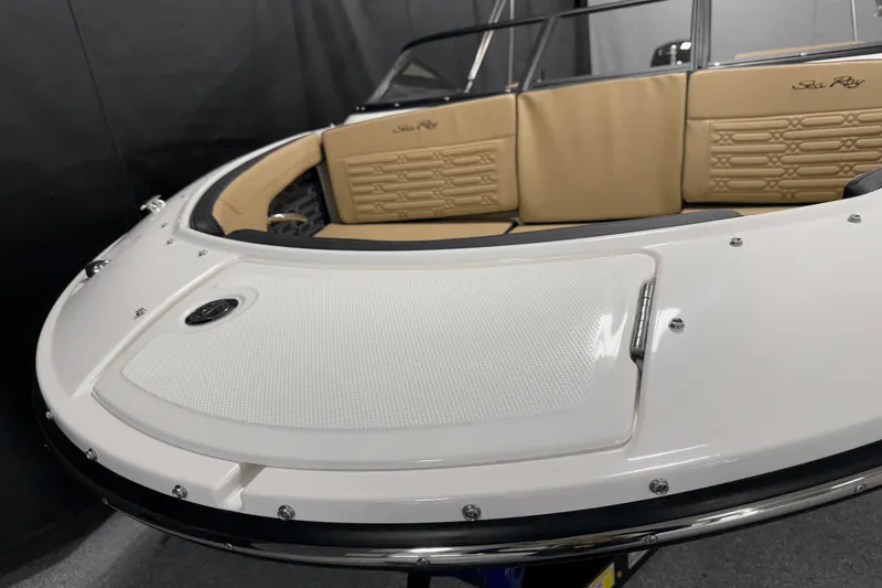 Slide: The Image of Sea Ray SPX 190 Outboard 2025 - 13