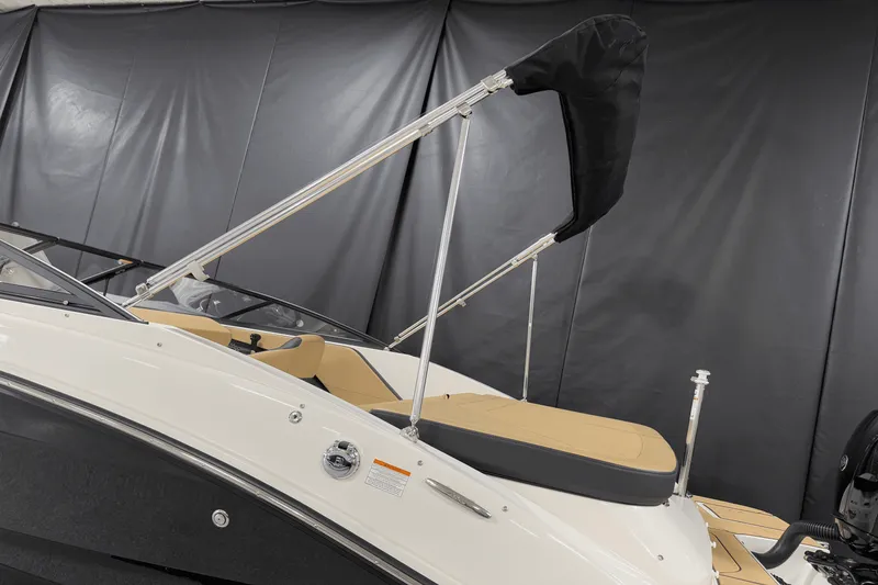 Slide: The Image of Sea Ray SPX 190 Outboard 2025 - 18