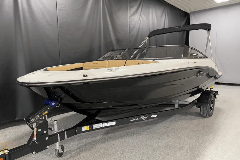 Slide: The Image of Sea Ray SPX 190 Outboard 2025 - 2