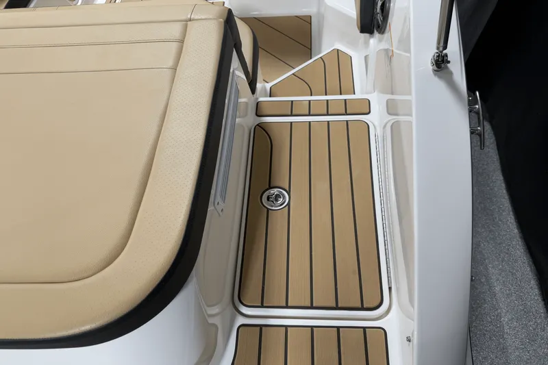 Slide: The Image of Sea Ray SPX 190 Outboard 2025 - 31