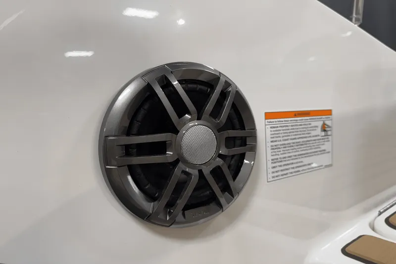 Slide: The Image of Sea Ray SPX 190 Outboard 2025 - 36