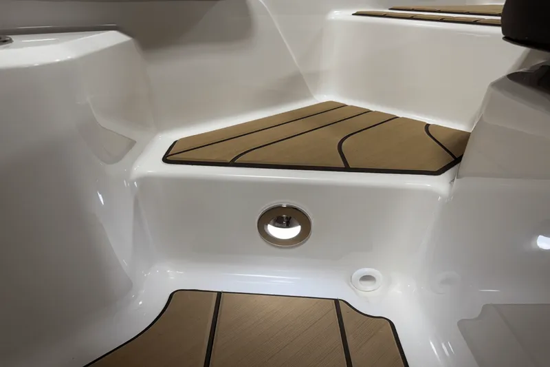 Slide: The Image of Sea Ray SPX 190 Outboard 2025 - 37