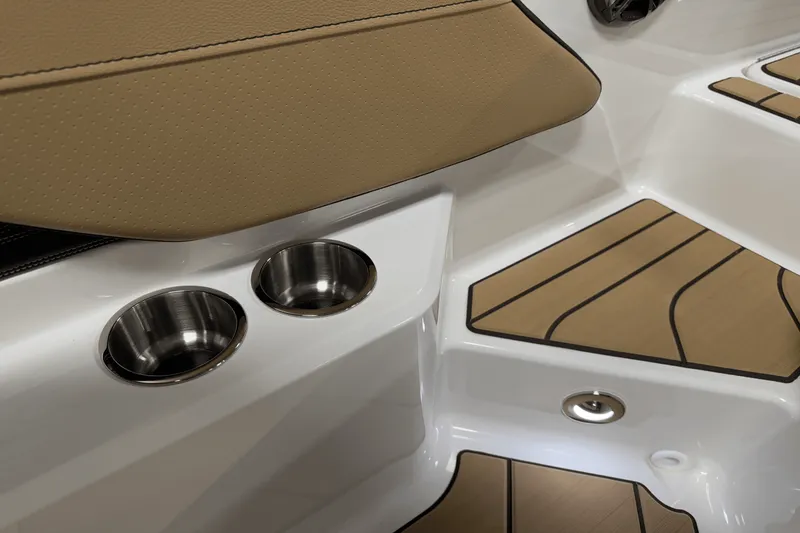 Slide: The Image of Sea Ray SPX 190 Outboard 2025 - 38