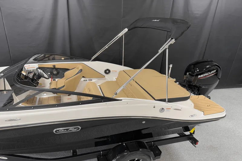 Slide: The Image of Sea Ray SPX 190 Outboard 2025 - 4