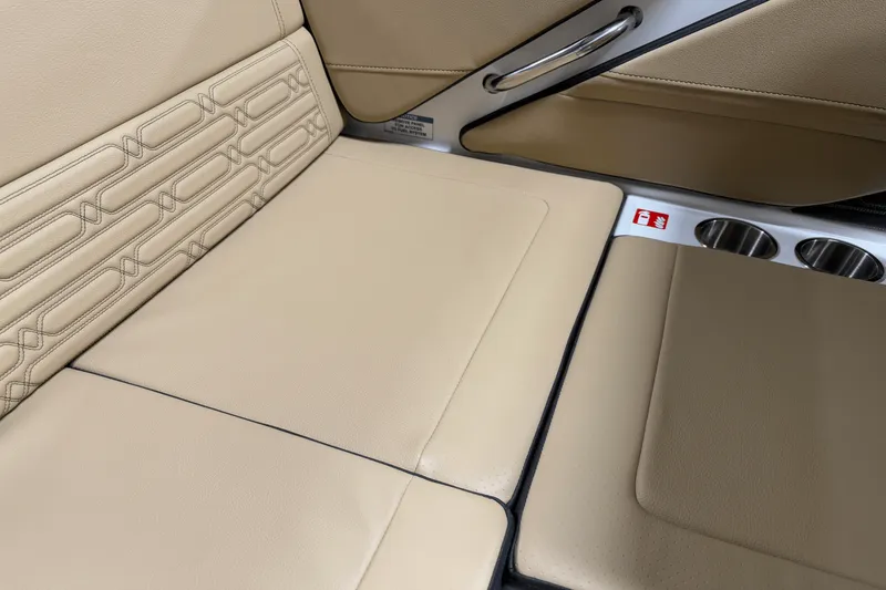 Slide: The Image of Sea Ray SPX 190 Outboard 2025 - 42