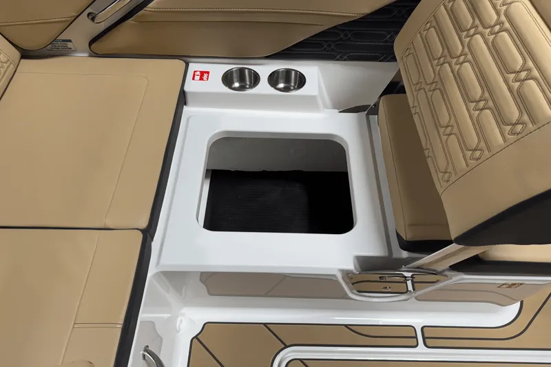 Slide: The Image of Sea Ray SPX 190 Outboard 2025 - 50