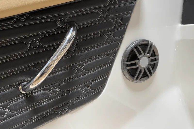 Slide: The Image of Sea Ray SPX 190 Outboard 2025 - 54