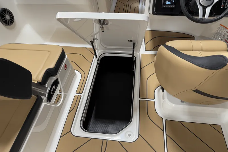 Slide: The Image of Sea Ray SPX 190 Outboard 2025 - 62