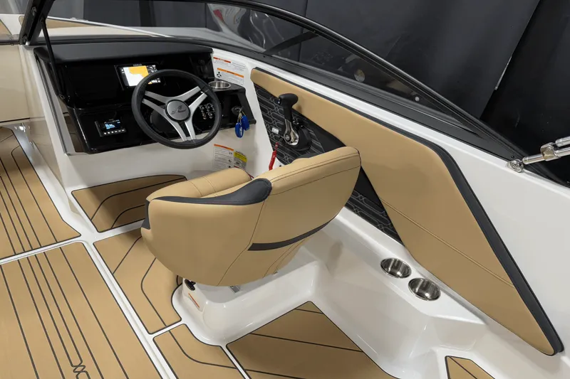 Slide: The Image of Sea Ray SPX 190 Outboard 2025 - 65