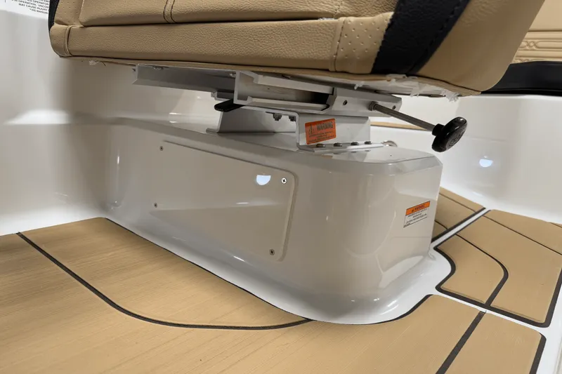 Slide: The Image of Sea Ray SPX 190 Outboard 2025 - 70