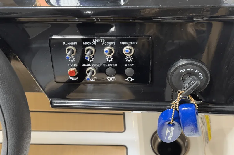 Slide: The Image of Sea Ray SPX 190 Outboard 2025 - 76