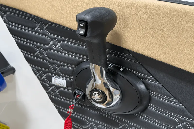 Slide: The Image of Sea Ray SPX 190 Outboard 2025 - 77