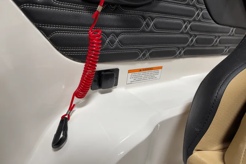 Slide: The Image of Sea Ray SPX 190 Outboard 2025 - 78