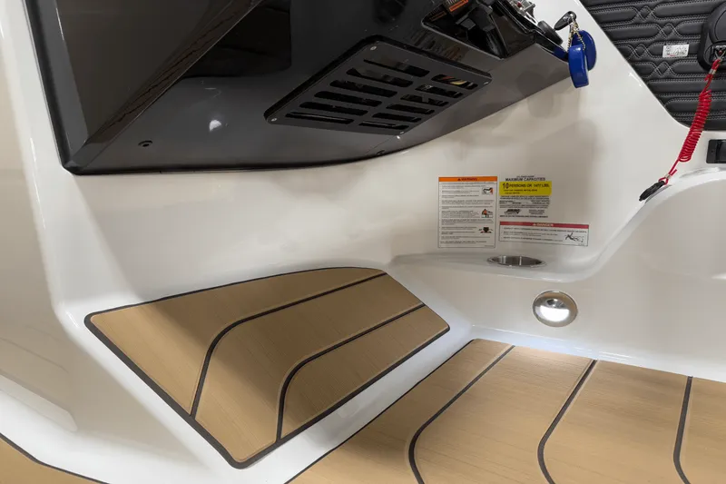 Slide: The Image of Sea Ray SPX 190 Outboard 2025 - 81