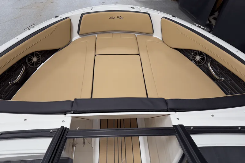 Slide: The Image of Sea Ray SPX 190 Outboard 2025 - 82