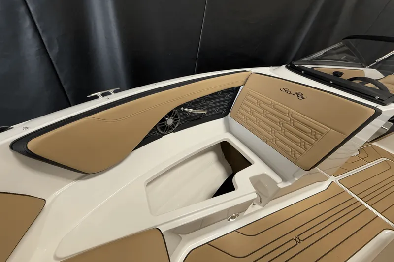 Slide: The Image of Sea Ray SPX 190 Outboard 2025 - 89