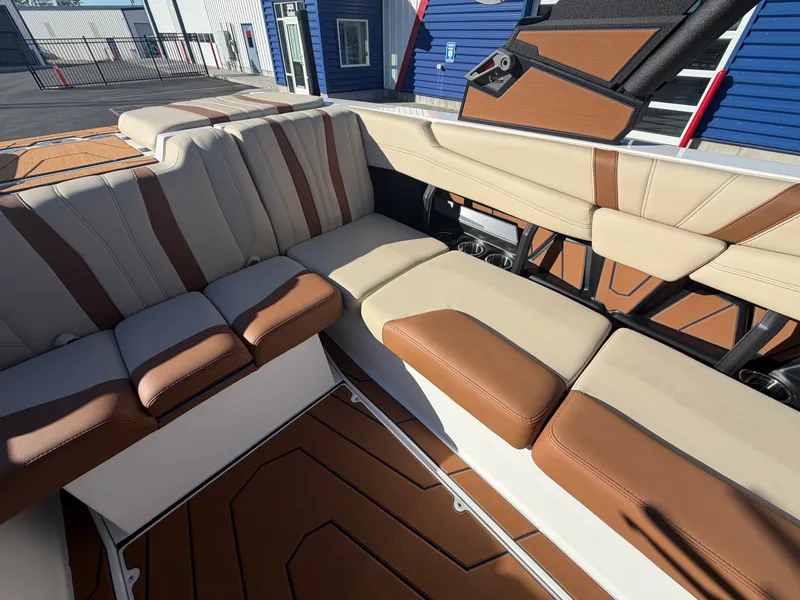 Slide: The Image of Malibu 22 LSV 2027 - 14