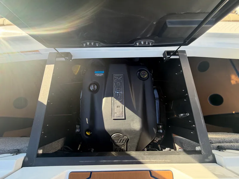 Slide: The Image of Malibu 22 LSV 2027 - 18