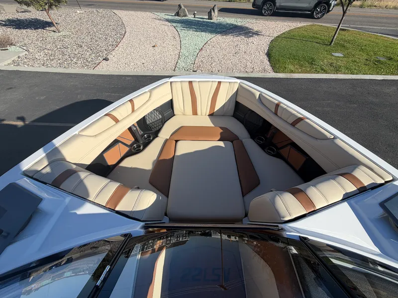 Slide: The Image of Malibu 22 LSV 2027 - 16