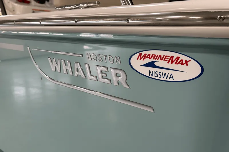 Slide: The Image of Boston Whaler 190 Montauk 2025 - 10
