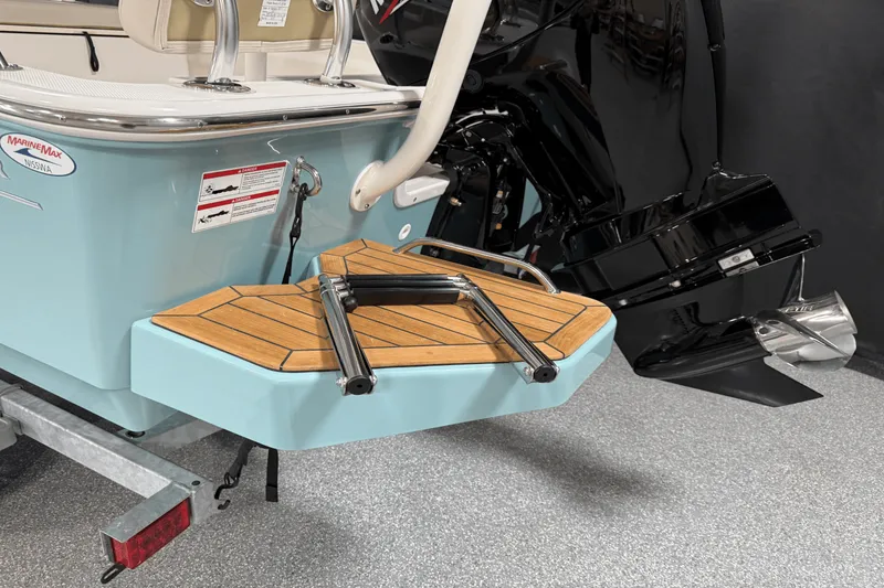 Slide: The Image of Boston Whaler 190 Montauk 2025 - 12