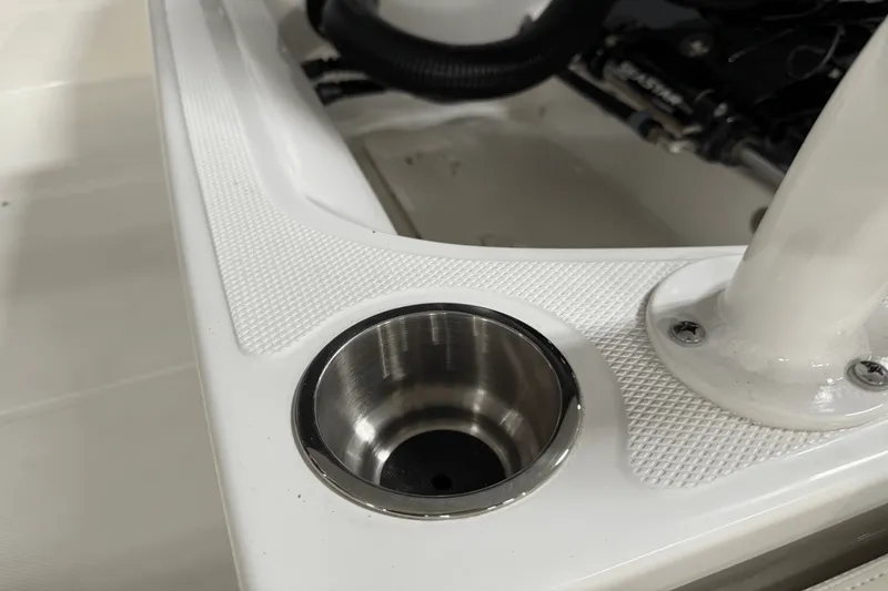 Slide: The Image of Boston Whaler 190 Montauk 2025 - 21