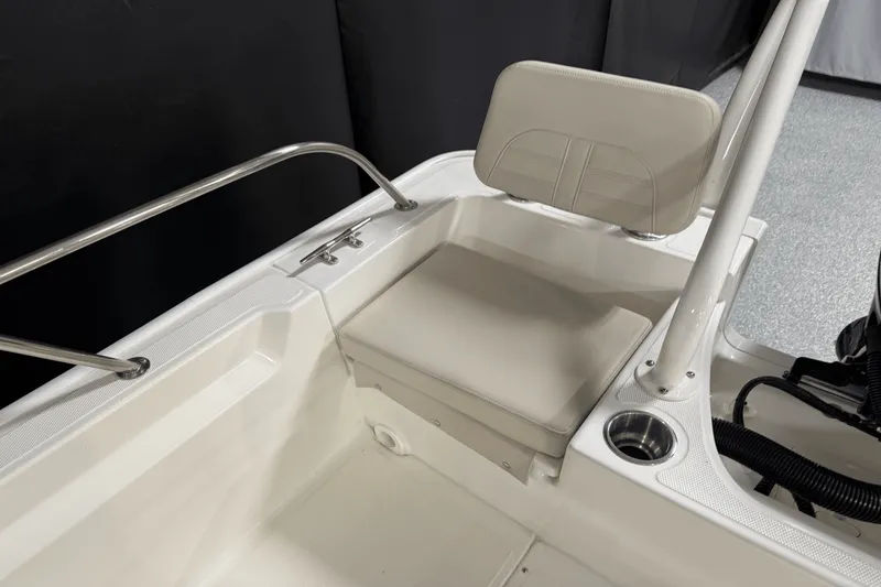 Slide: The Image of Boston Whaler 190 Montauk 2025 - 24