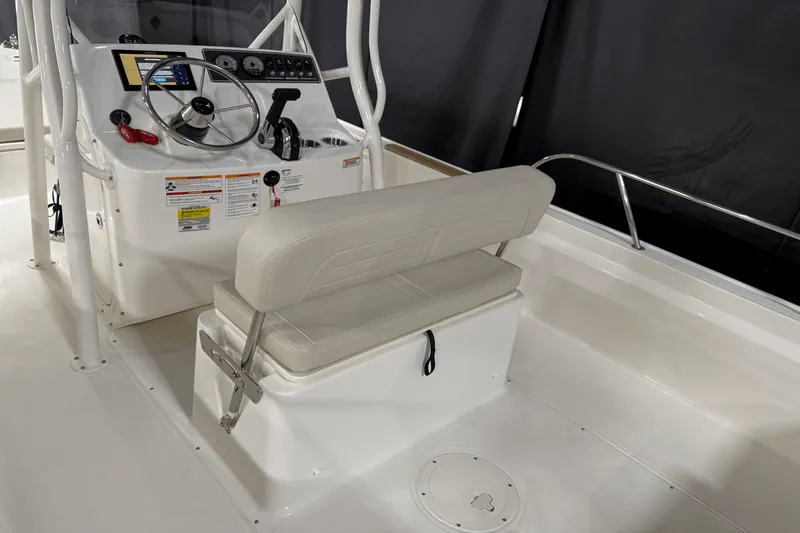 Slide: The Image of Boston Whaler 190 Montauk 2025 - 26