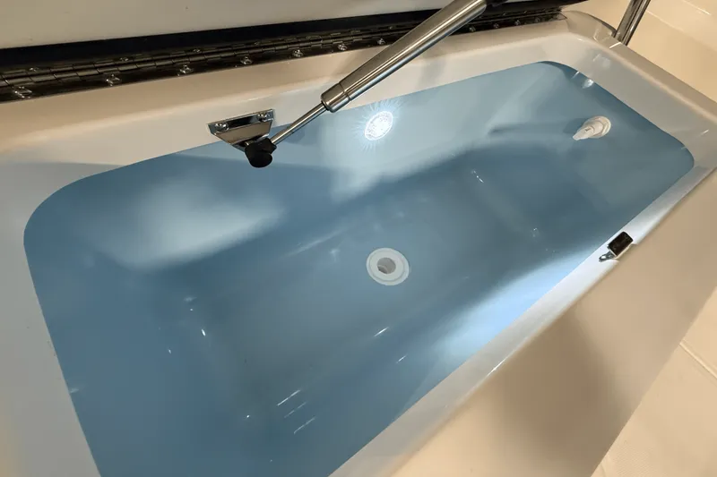 Slide: The Image of Boston Whaler 190 Montauk 2025 - 29