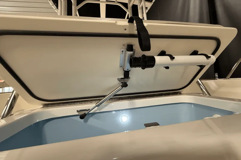 Slide: The Image of Boston Whaler 190 Montauk 2025 - 30