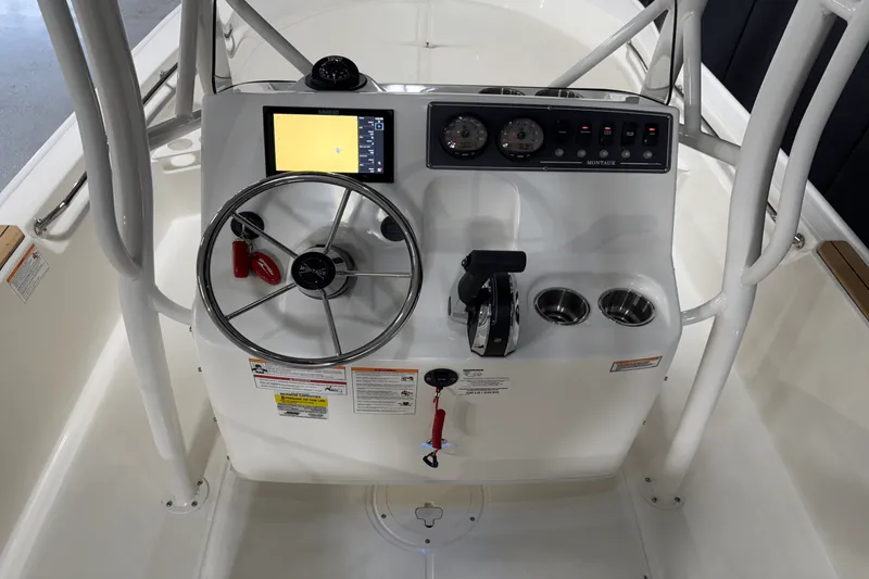 Slide: The Image of Boston Whaler 190 Montauk 2025 - 33