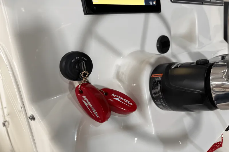 Slide: The Image of Boston Whaler 190 Montauk 2025 - 35