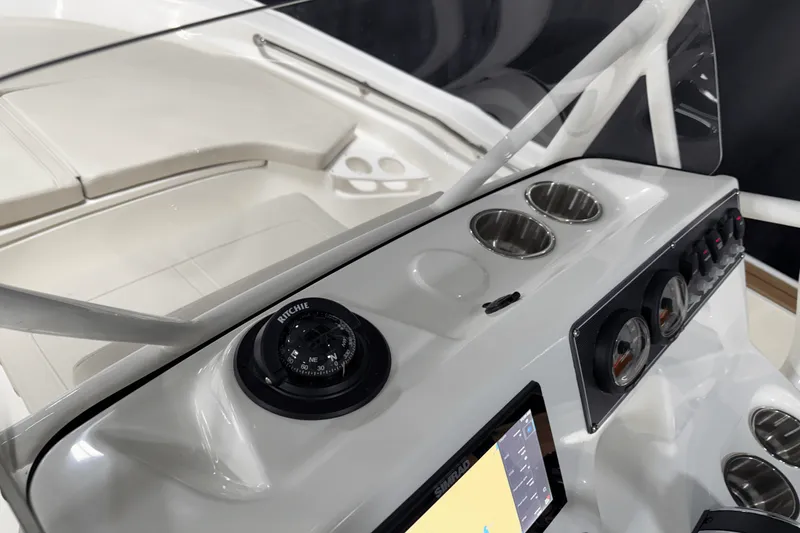 Slide: The Image of Boston Whaler 190 Montauk 2025 - 38
