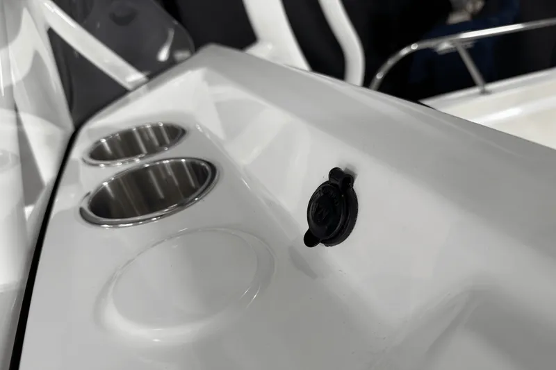 Slide: The Image of Boston Whaler 190 Montauk 2025 - 39