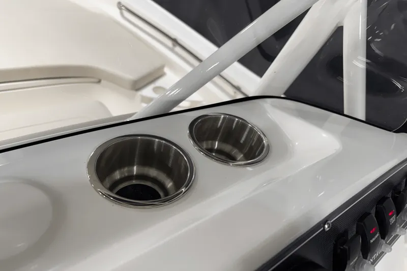 Slide: The Image of Boston Whaler 190 Montauk 2025 - 40