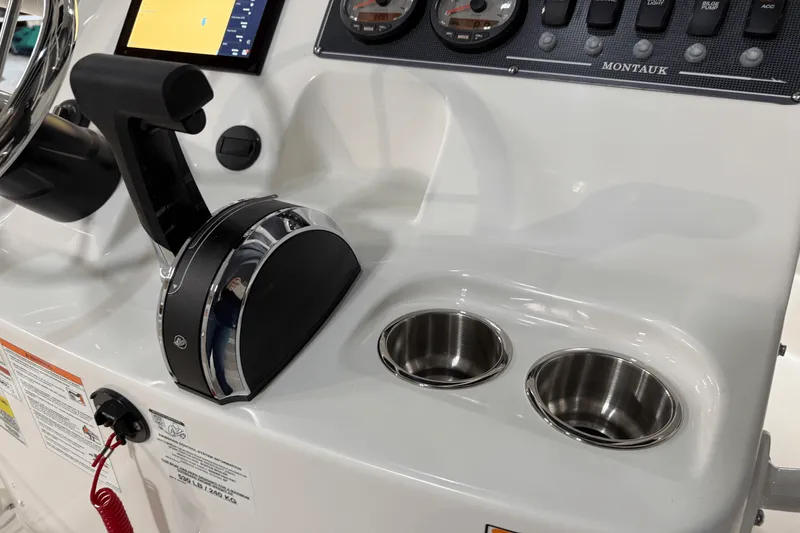 Slide: The Image of Boston Whaler 190 Montauk 2025 - 43